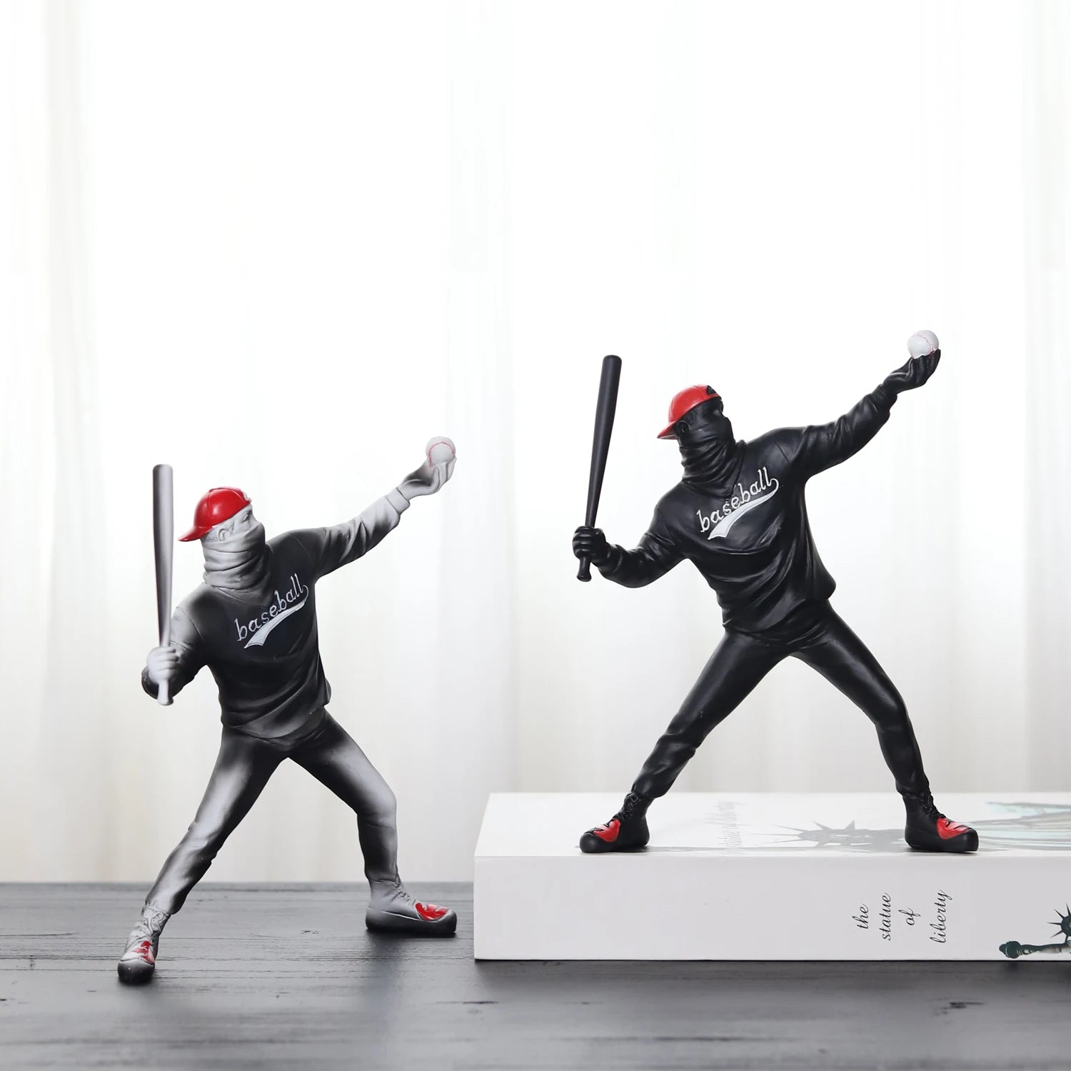 Modern Art Resin Banksy baseball Statue Decoration Accessories Ornamen