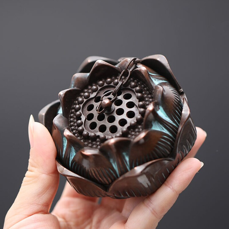 مبخرة من النحاس والخشب