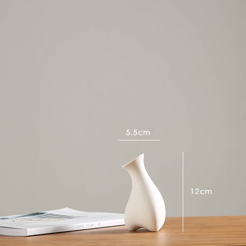 Modern Beyaz Seramik Vazolar Çin tarzı Basit Tasarlanmış Çanak Çömlek ve Porselen Vazolar Yapay Çiçekler Dekoratif Figürinler