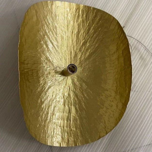 キッチンアイランドのためにハンマーされた真鍮にぶら下がっているシャンデリア|銅懸濁液