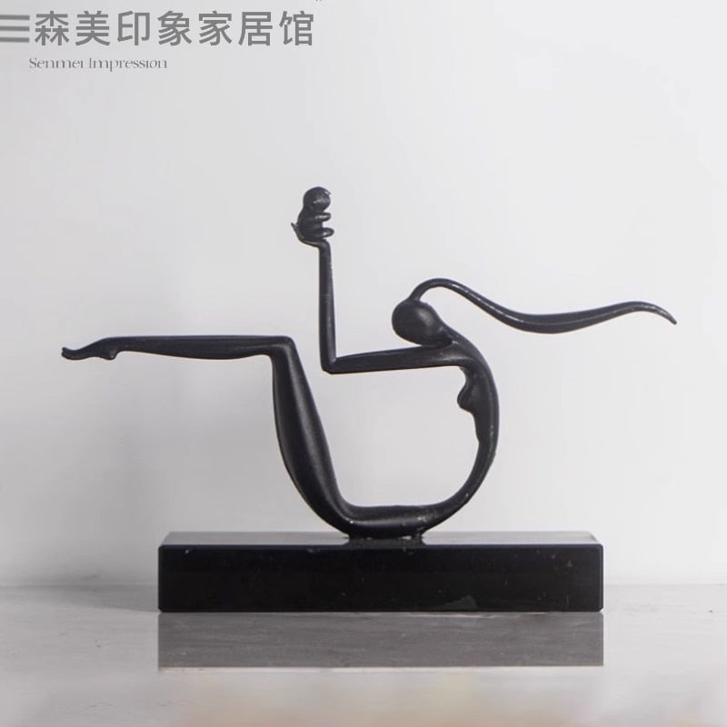 要約クリエイティブ彫刻のバランスフィギュアアート装飾品ホームルームエントランススタディ装飾的なマルチパーソンシーソー像