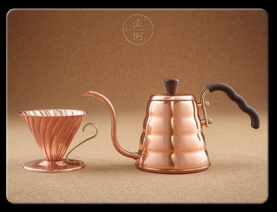 コーヒードリッパーに注ぐコーヒーギフトに最適なコーヒーメーカーを試してみるかユニークなコーヒードリッパー