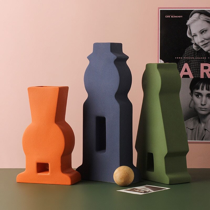 El yapımı renkli vazo