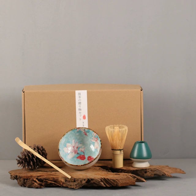 ギフトボックスにセットされた抹茶