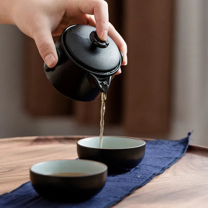 Hochwertige schwarze Keramik, 1 Kanne und 2 Tassen, tragbares Tee-Set für Reisen, Zuhause und Büro, Keramik-Tee- und Kaffeebehälter mit Beutel