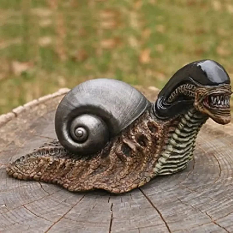 Variation Snail Statue, Resin Evil Snail Sculpture Alien Lover's New Favorite Home Office Decoration Garden Outdoor Decoration