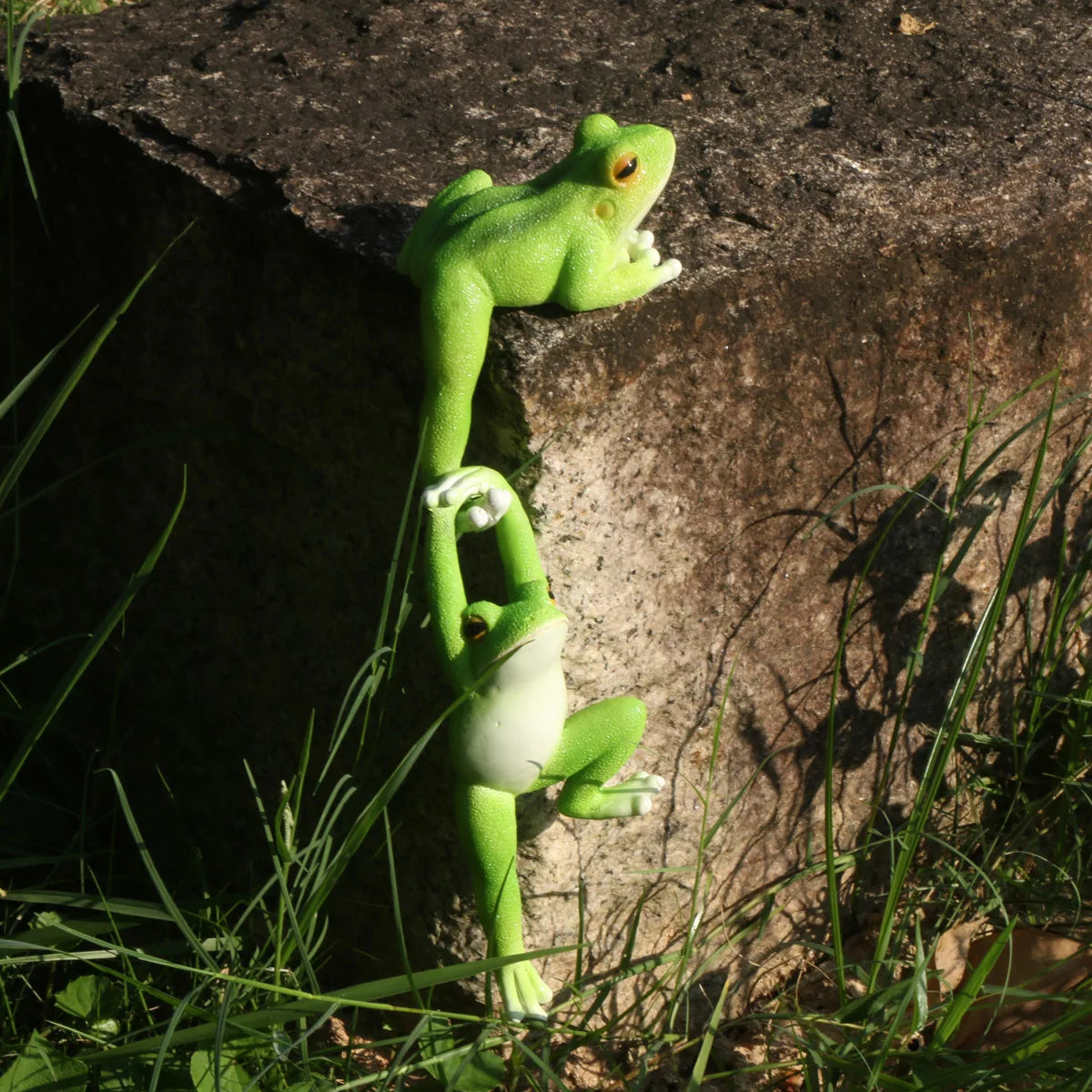 1set Adorable Couple Frog connected Statue - Whimsical Garden Decoration for Yard, Lawn, Porch, Balcony, Patio Outdoor Space - H