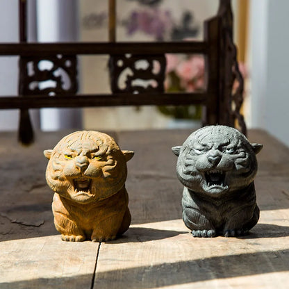 Creative Imitation Cast Iron Mini Tiger Ornaments Cute Animal Decoration Tea Pet Sculptures Art Figurine Home Desktop Decor