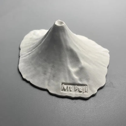 Japanese-Style Minimalist Modern Sculpture of Mount Fuji Creative Desktop Art Miniature Ornaments Birthday Gifts Art Statue