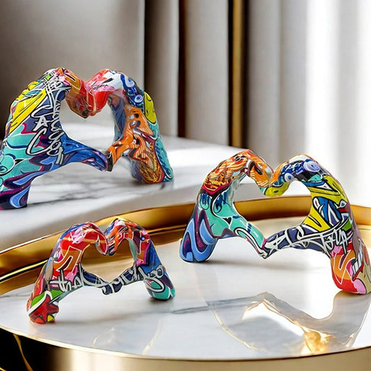 Creative Graffiti Resin Hand Heart Gesture Statue Home Decoration Nordic Heart Shaped Statue for Girlfriend Valentine Day Gift