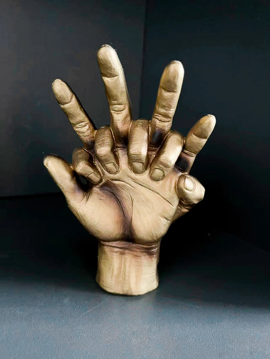 New Pattern Resin Ornaments Soulmate Lover Wrapped Hands Sculpture Knot Resin Crafts Anniversary Gift Give Wife