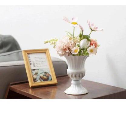 Dekorative Vasen. Metallstatue, Blumenvase, Sukkulenten-Blumentopf, Übertopf für getrocknete Blumenarrangements, Abendessen, Tischdekoration