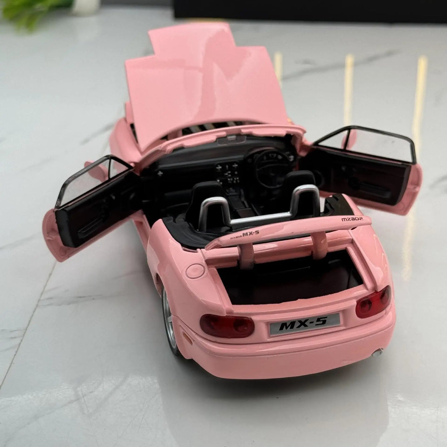 1/32 Scale MX5 Alloy Model High Simulation with Tongue Sport Car Wheels Can Be Turned Diecast Vehicle Toy for Adult Gifts