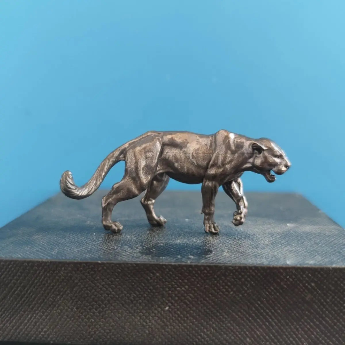 Mini Brass Leopard Ornaments Study Desk Bookcase Decorations Small Animal Sculpture African Money Cheetah Car Interior Decor