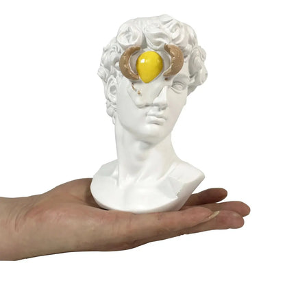 Egg Smashing on David's Face – Künstlerische und kreative Harzstatue – tolles Geschenk für Familie und Freunde