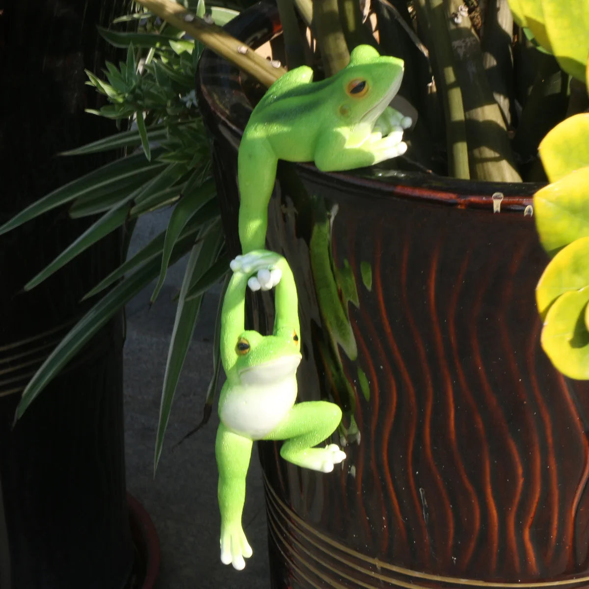 1set Adorable Couple Frog connected Statue - Whimsical Garden Decoration for Yard, Lawn, Porch, Balcony, Patio Outdoor Space - H