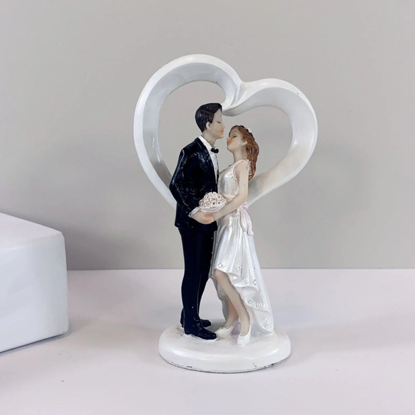 Elegant Wedding Cake Toppers Bride and Groom Resin Figurine for  Wedding Cake Topper Bride Groom Couple Figurine Decoration