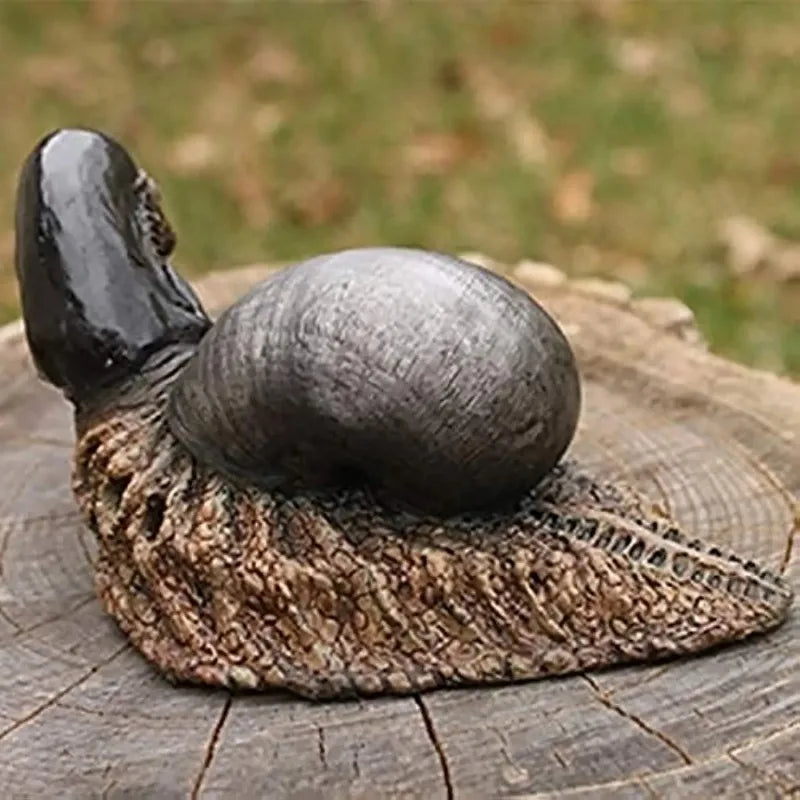 Variation Snail Statue, Resin Evil Snail Sculpture Alien Lover's New Favorite Home Office Decoration Garden Outdoor Decoration