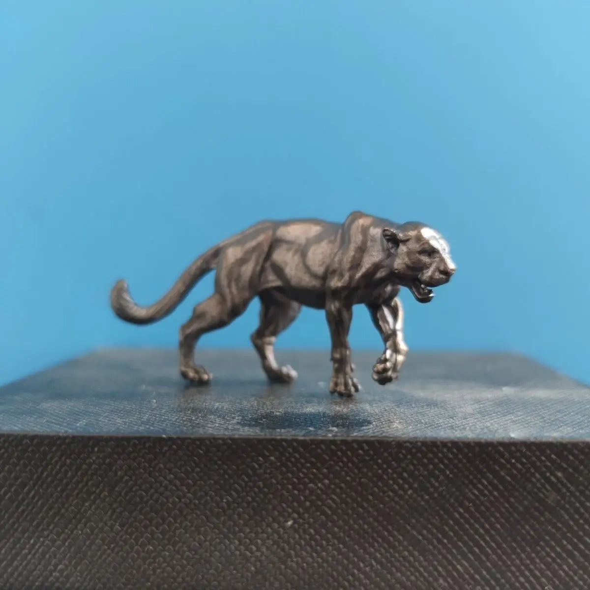 Mini Brass Leopard Ornaments Study Desk Bookcase Decorations Small Animal Sculpture African Money Cheetah Car Interior Decor