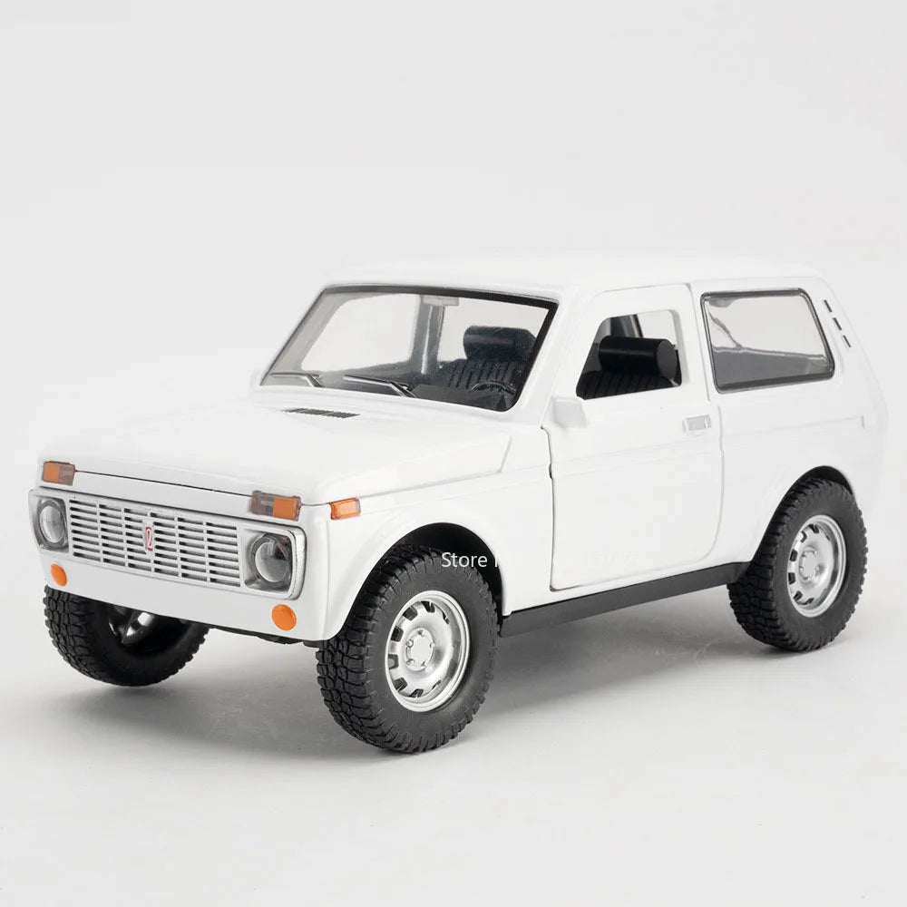 Big 1/18 Russia Lada Niva Model Car Toys Alloy Diecast Doors Can Opened SUV Models Rubber Tires Off-road Friend Birthday Gift