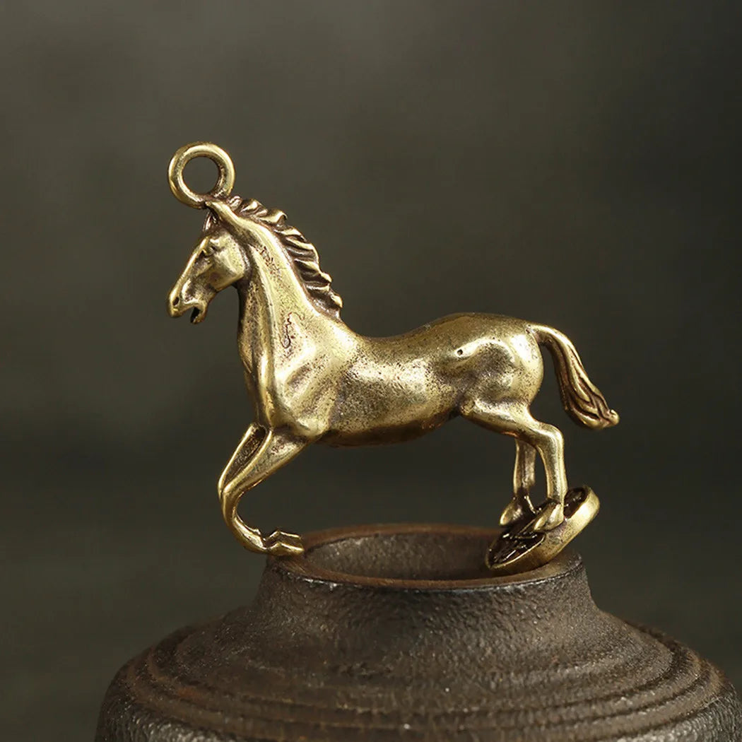 Mini Vintage Messing Ornamente Figuren Running Horse Statue Auto Schlüsselanhänger Anhänger Büro Desktop Dekorationen Handwerk Spielzeug Geschenk