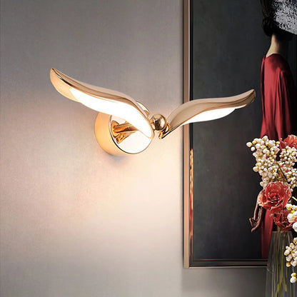 Designer's Creative New Chinese Light Luxury Seagull LED Wall Lamp Gold Living Room Background Bedroom Bedhead Corridor Bar Art