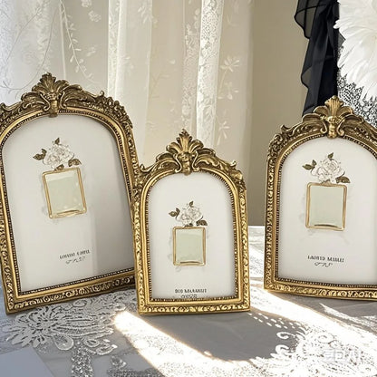 European Retro Gold Arched Carved Picture Frame Elegant Room Decoration Gold Wall Mounted Picture Frame Desktop Decoration