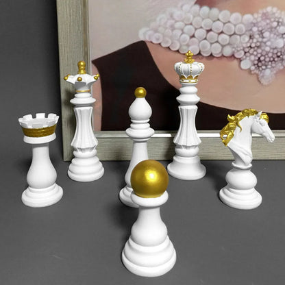 Creative Black And White Statue Chess Decor Piece Retro Resin Chess Figures Statue Office Home Ornament Gifts Chess Decoration