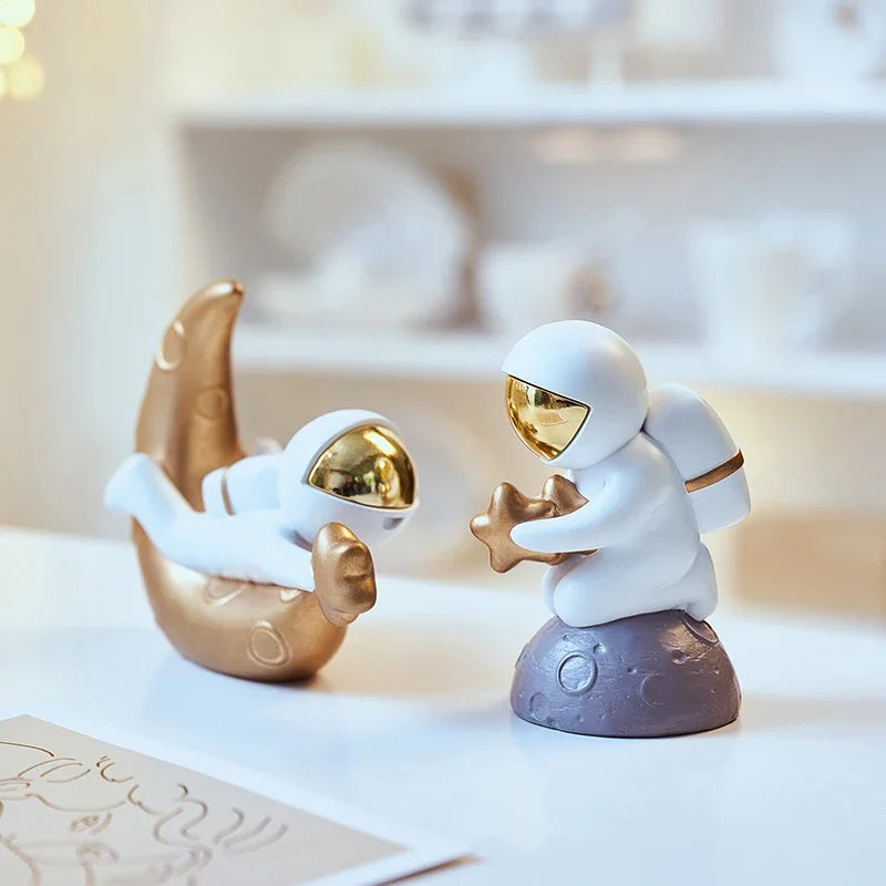 Nordic Astronaut Resin Decoration Modern Home Furnishings Room Decoration Gift TV Cabinet Bookcase Small Astronaut Decoration