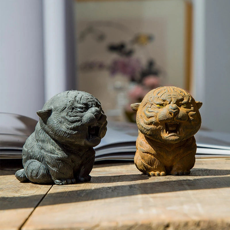 Creative Imitation Cast Iron Mini Tiger Ornaments Cute Animal Decoration Tea Pet Sculptures Art Figurine Home Desktop Decor