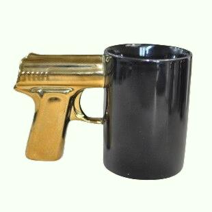 1 pcs אקדח אחיזה קרמיקה כוסות קפה וספלים ספל אקדח מצחיק כוס תה חלב כוס סגנון יצירתי ספל קרמיקה ספל שתייה ZL291