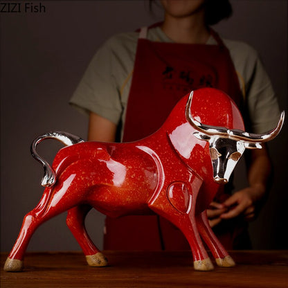 Moderne figurer Rød og svart okseskulpturharpiks Simulering Animal Statue Living Room Bookcase Crafts Accessories Hjemmeinnredning