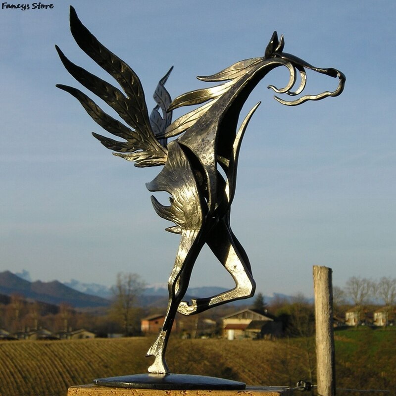 Metalli käsityöt koristeet Horse veistos Moderni patsas Antiikki pieni tyttö ja Dark Horse Prince Creative Pohjois -tyylinen sisustus