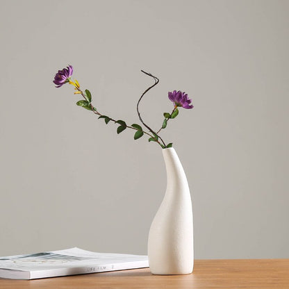 Moderna vita keramiska vaser Kinesisk stil enkel designad keramik och porslinvaser för konstgjorda blommor Dekorativa figurer