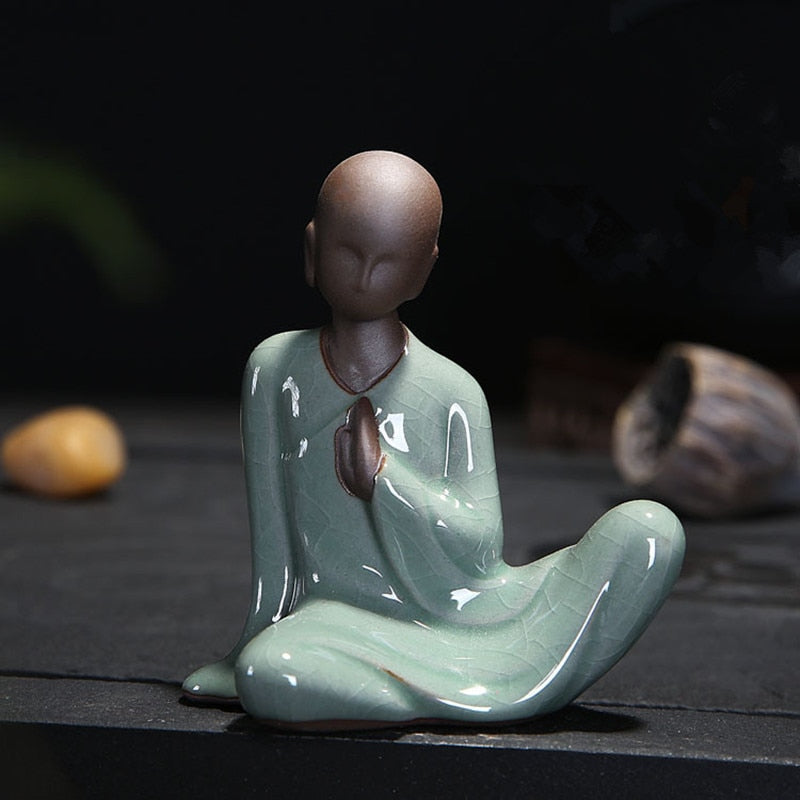 Små Buddha -statyer Tathagata Indien Yoga Mandala Sculptures Ceramic Tea Ceremony Ornaments Gift Home Decor Monk Figurine