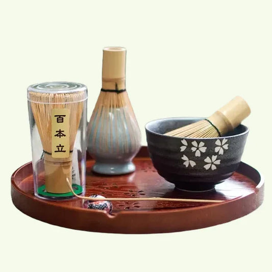 Bambu çırpma ile matcha çay seti