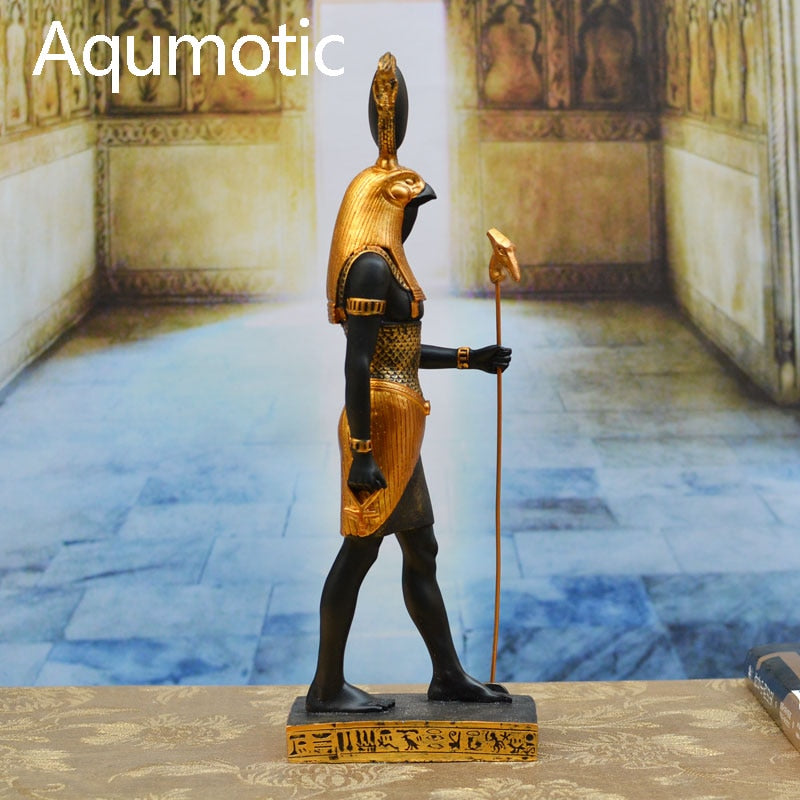 AQUMOTICOTIC God of War Horus Isis Son estátua Decoração Memorial Mitologia Egípcia 1pc Decorações de cetro de cobra de águia