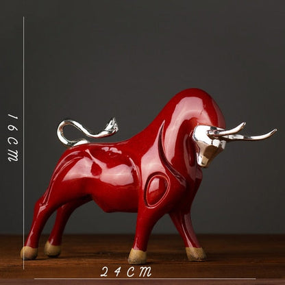 Nykyaikaiset hahmot punaiset ja mustat härkäveistoshartsimulaatiot eläinpatsas olohuoneen kirjahylly käsityötarvikkeet kodinsisustus