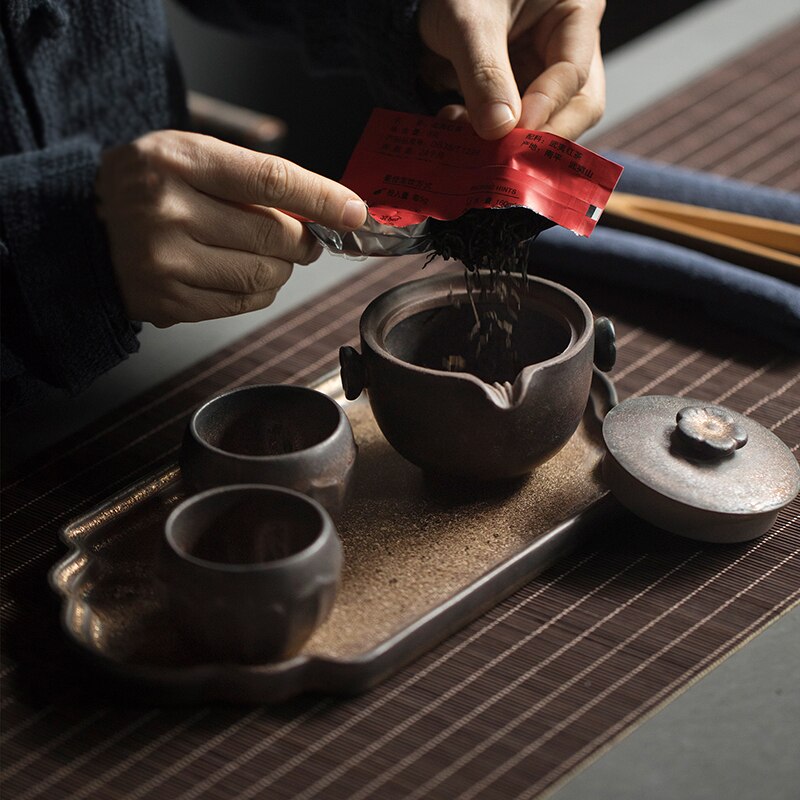 Juntos de té chino Kung Fu Tetera de cerámica con 2 tazas de té y bandeja de té japonesa Drinkware
