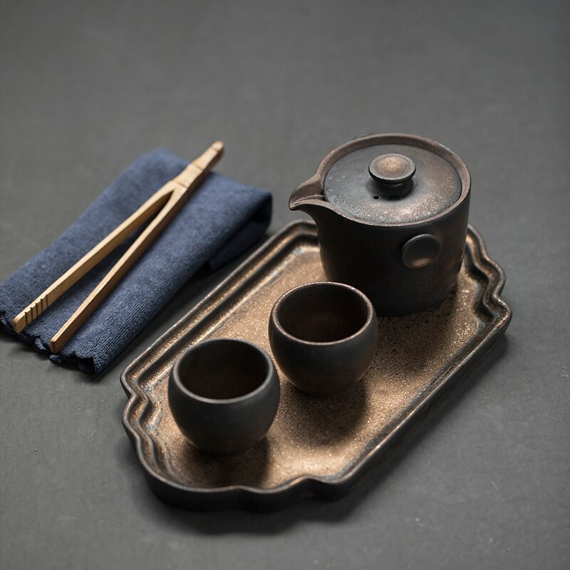 Kinesiska Kung Fu -tesatser keramiska tekanna med 2 tekoppar och bricka japansk te -set -drinkware