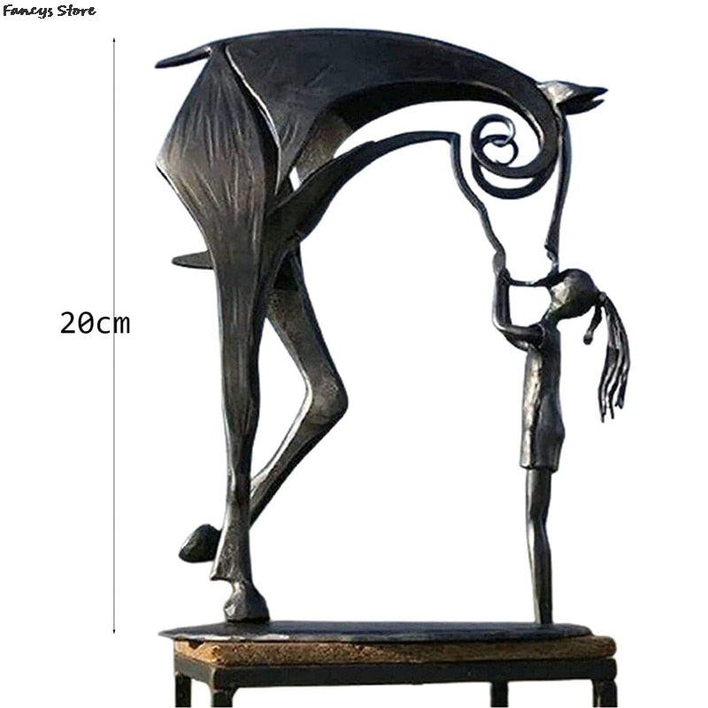 Metalhåndværk ornamenter hest skulptur moderne statue antik lille pige og den mørke hest prins kreativ nordisk stilindretning