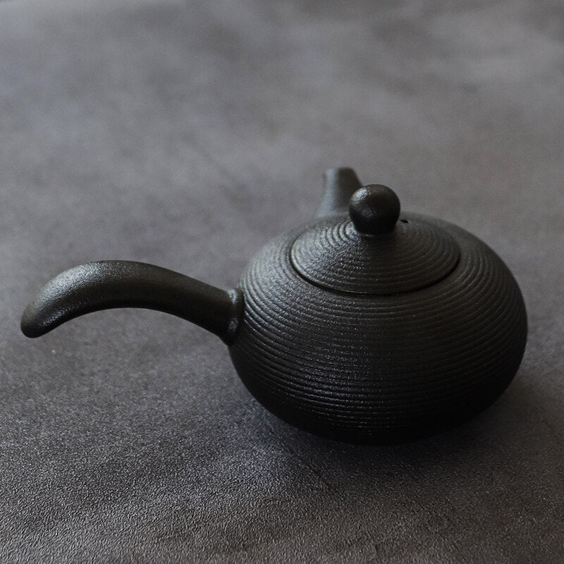 Schwarze Kyusu-Teekannen aus Keramik, handgefertigte chinesische Teekanne, 165 ml
