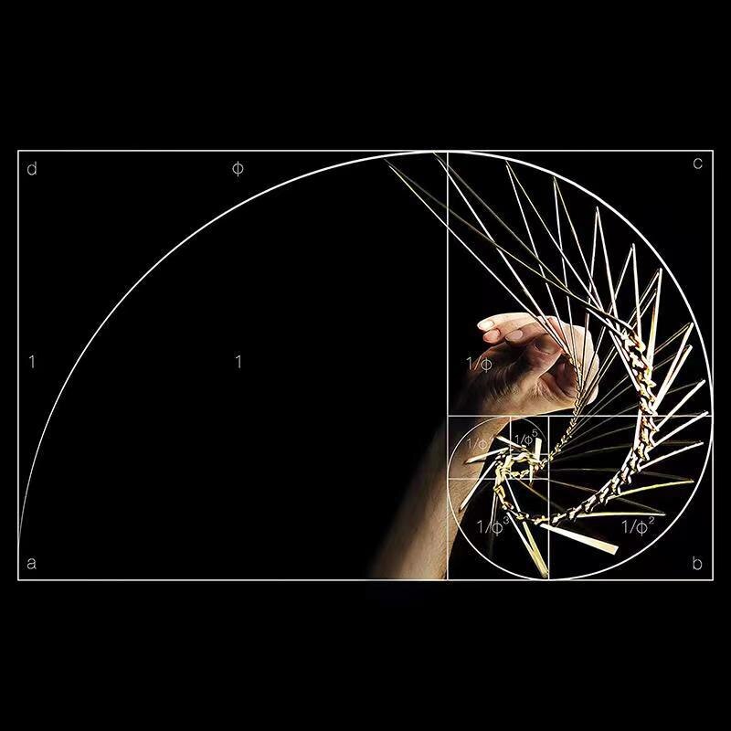 혁신적인 탑 Atellani 회전 운동 풍선 방광 감압 금속 공예 선물 사무실 장식 Kinetrika fibonacci