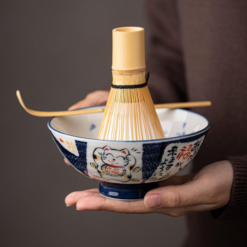 Japanische Keramik-Matcha-Schüssel „Lovely Cat“ mit Bambus-Schneebesen und Chasen-Halter