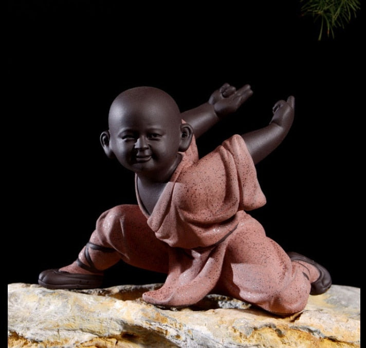 Liten Monk Sculpture Staty Ceramic Home Decoration Crafts Chinese Style Tea Set Sculpture Buddha Statue Bästa gåva