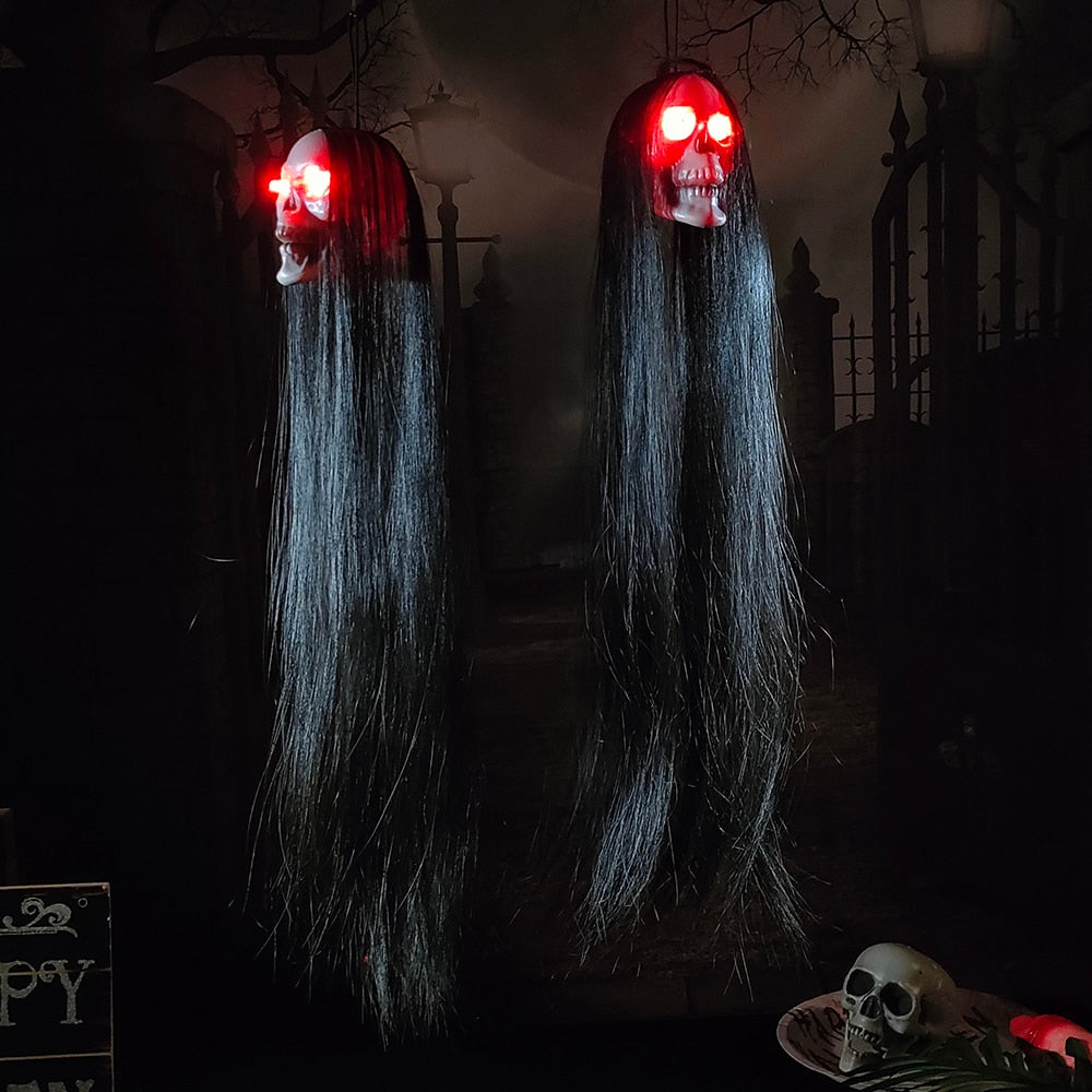 Crâne fantôme suspendu pour Halloween, avec cheveux longs, yeux brillants, crâne de terreur, tête de maison fantôme, accessoires de squelette, décoration d'Halloween 2023 