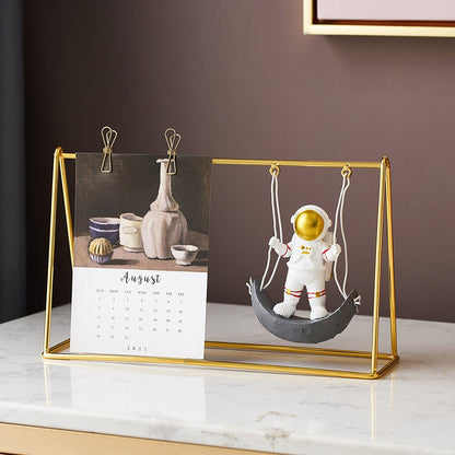 Kawaii Room Decoration Home Accessories Resin Udsmykning Astronaut Model Swing Kalender Figurer Kontor Desk dekorativ gave