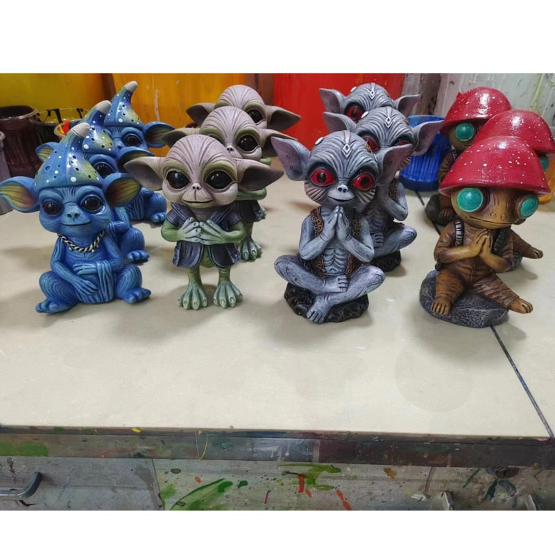2023 Nuovo Alien Figurine Resin Fantasy Crafts Garden Halloween Decoration Aliens Statue Model Doll Ornamenti Elfo per bambini