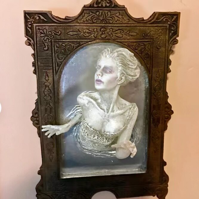 Ghost in the Mirror Wall Plaque Halloween Horror Sculpture Devil's Hand Luminous Display Mirror Resin Crafts Home Decor Ny 2023