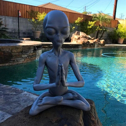 Mini meditação alienígena estátua resina ornamento de jardim alienígena Decoração de arte do escritório do escritório em casa para externo interior